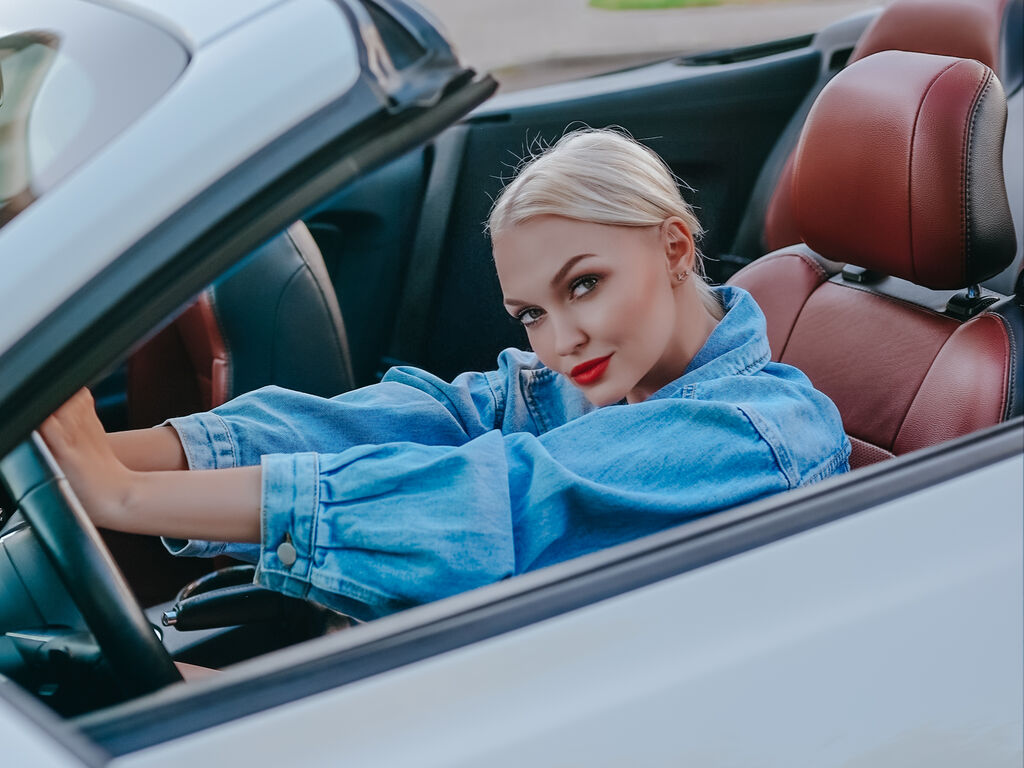 VellaRobinson - Glamourous and Sexy Cam Model of Jasmin