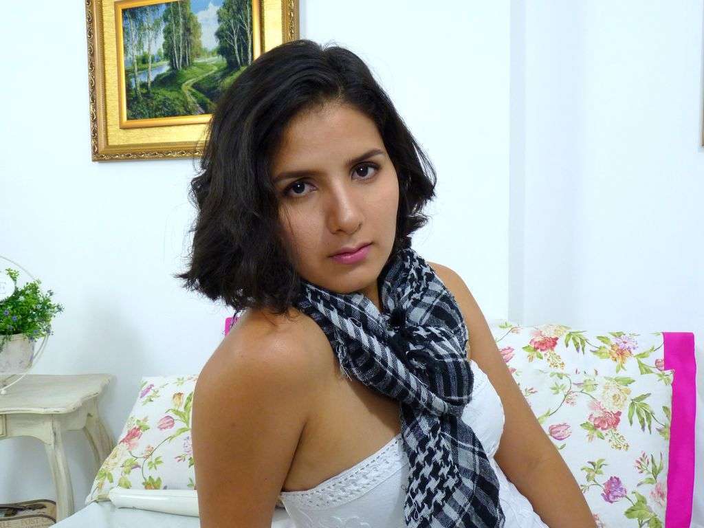 lailadouce - Glamourous and Sexy Cam Model of Jasmin