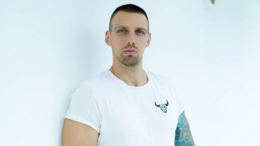 Watch the sexy AnthonyHunter from LiveJasmin at BoysOfJasmin