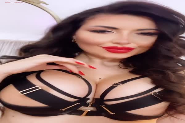 Open video #640 of cam model KendraLoren at Jasmin